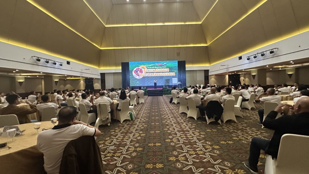 Motivator Surabaya mengisi seminar pengembangan diri di perusahaan